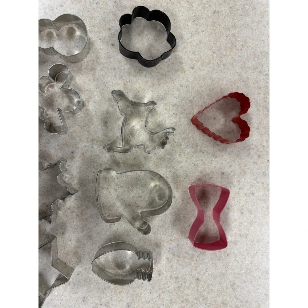 19 Metal Cookie Cutter Lot Christmas Holiday Heart Gingerbread Assorted